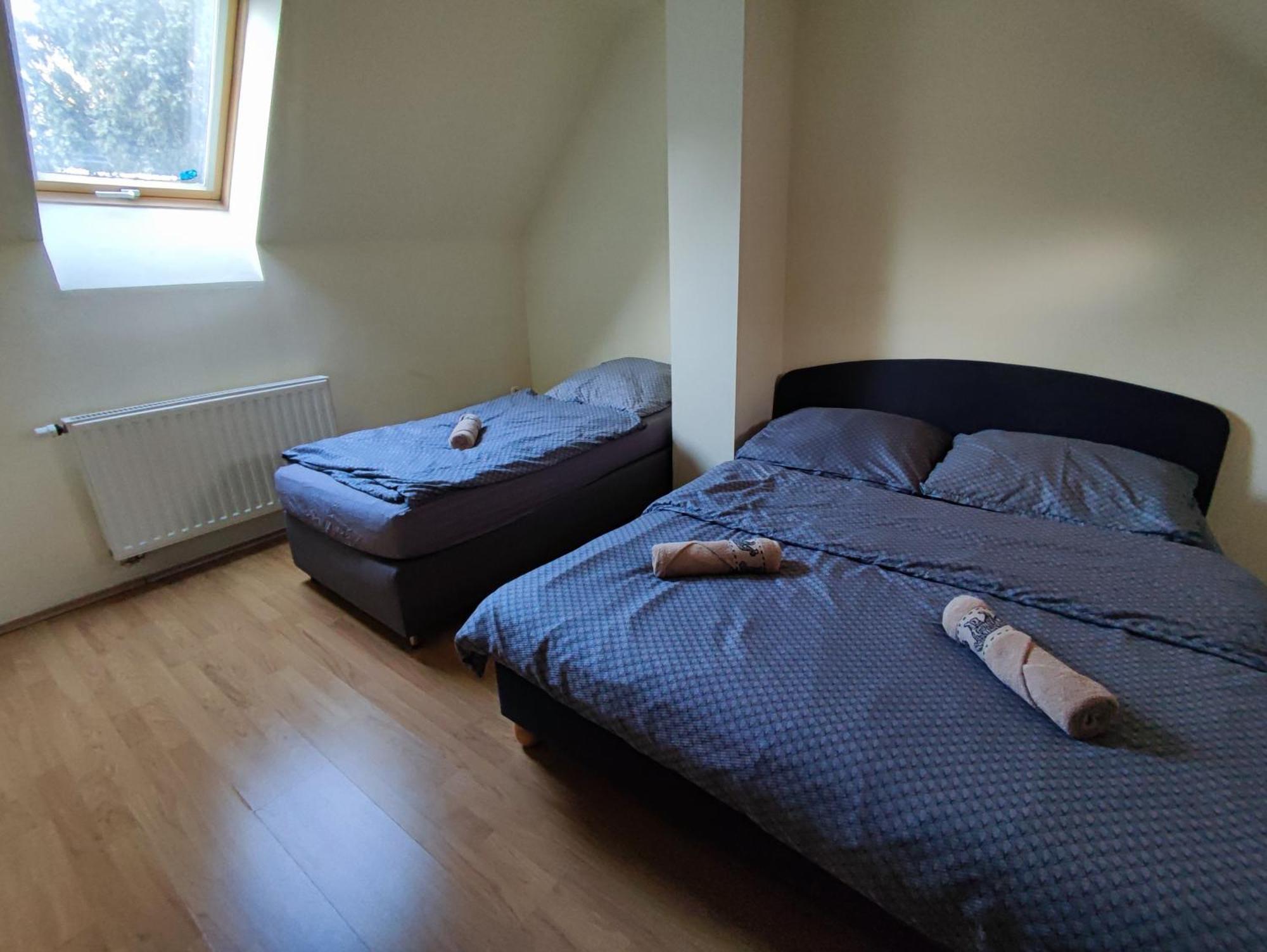 Varalja Vendeghaz タタ 部屋 写真