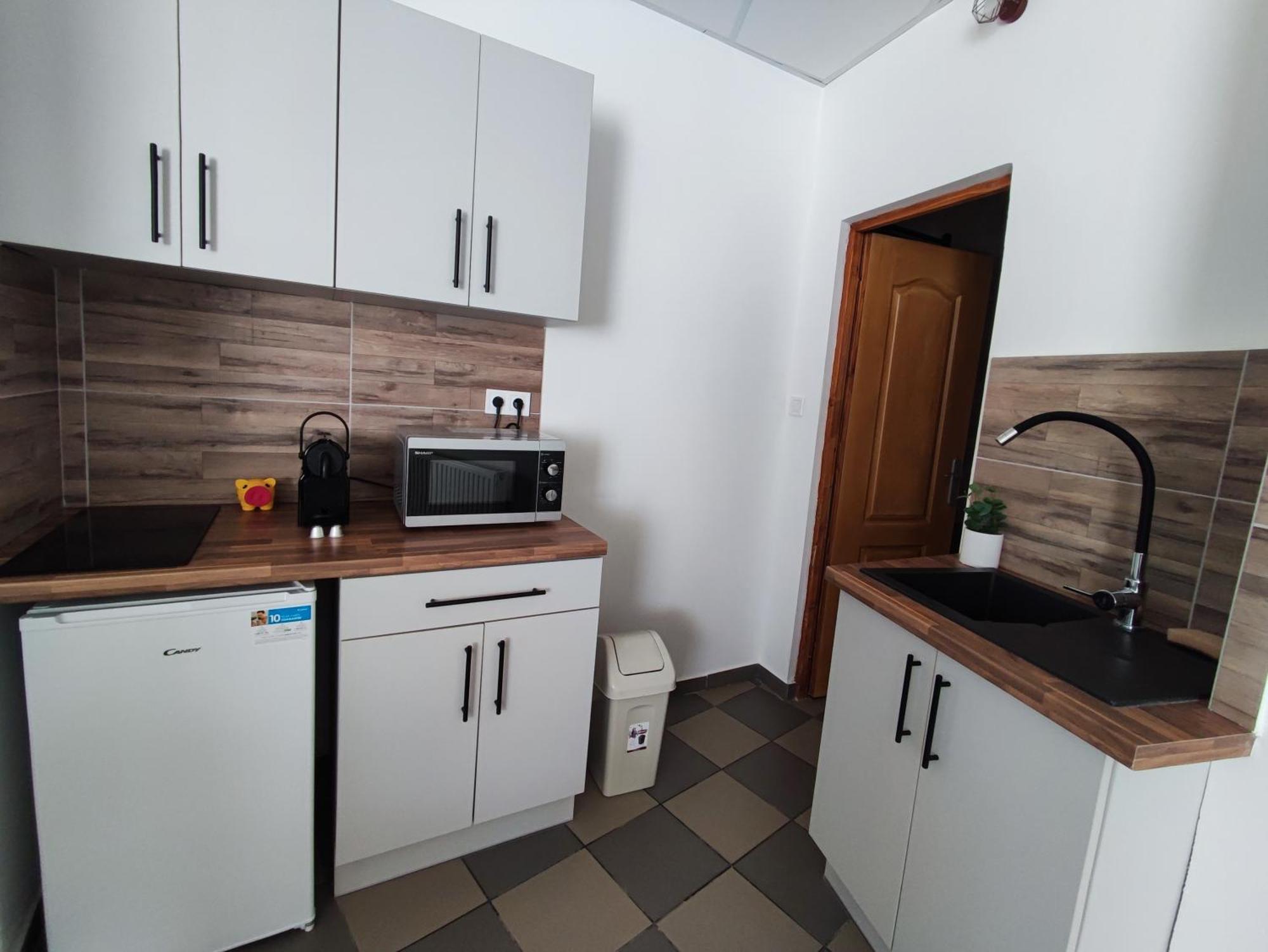 Varalja Vendeghaz タタ 部屋 写真